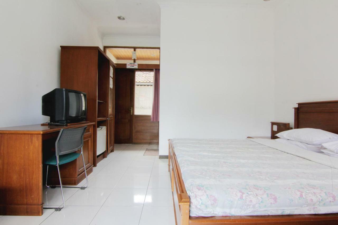 Villa Enggal Lembang Exterior photo