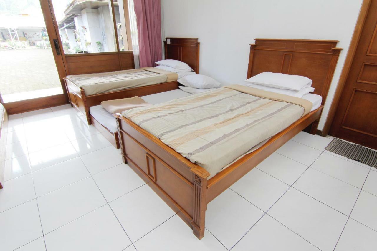 Villa Enggal Lembang Exterior photo