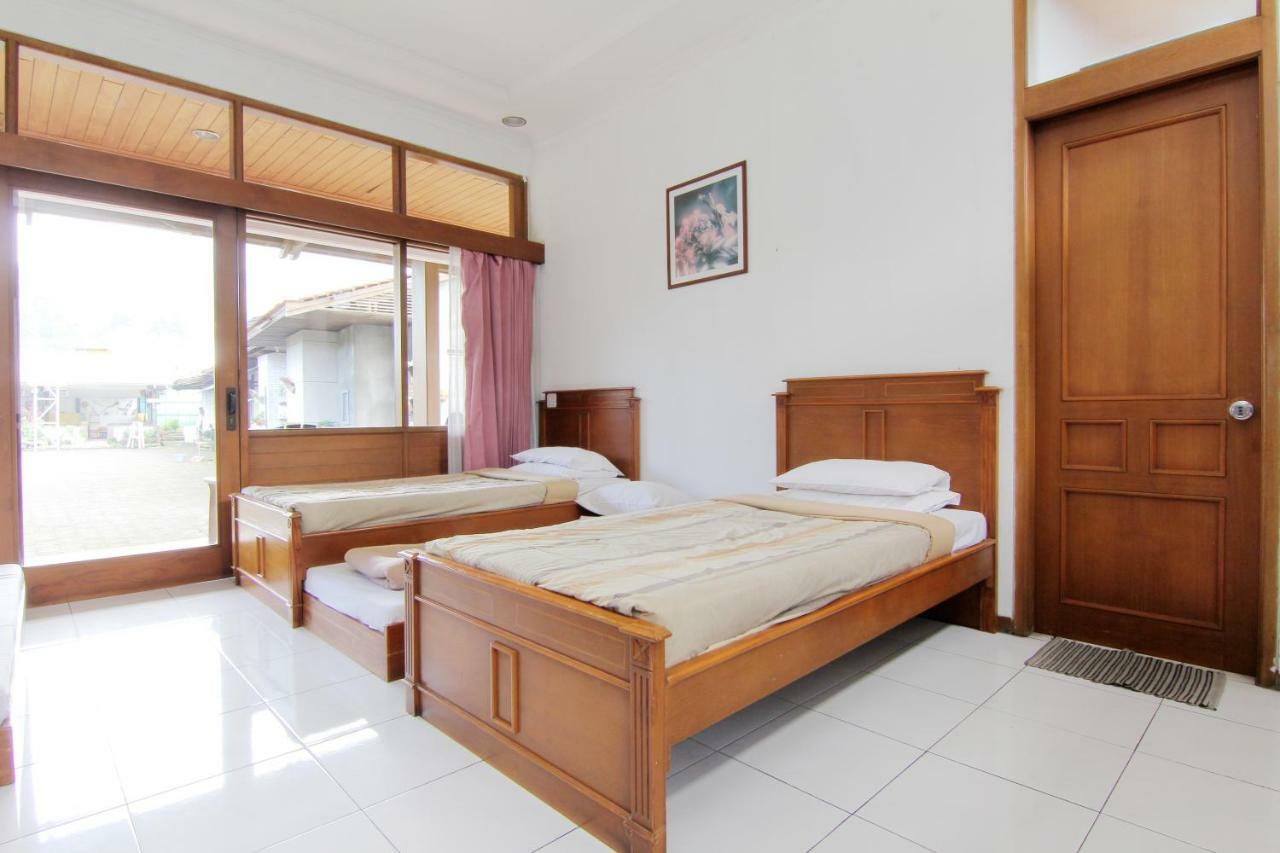 Villa Enggal Lembang Exterior photo