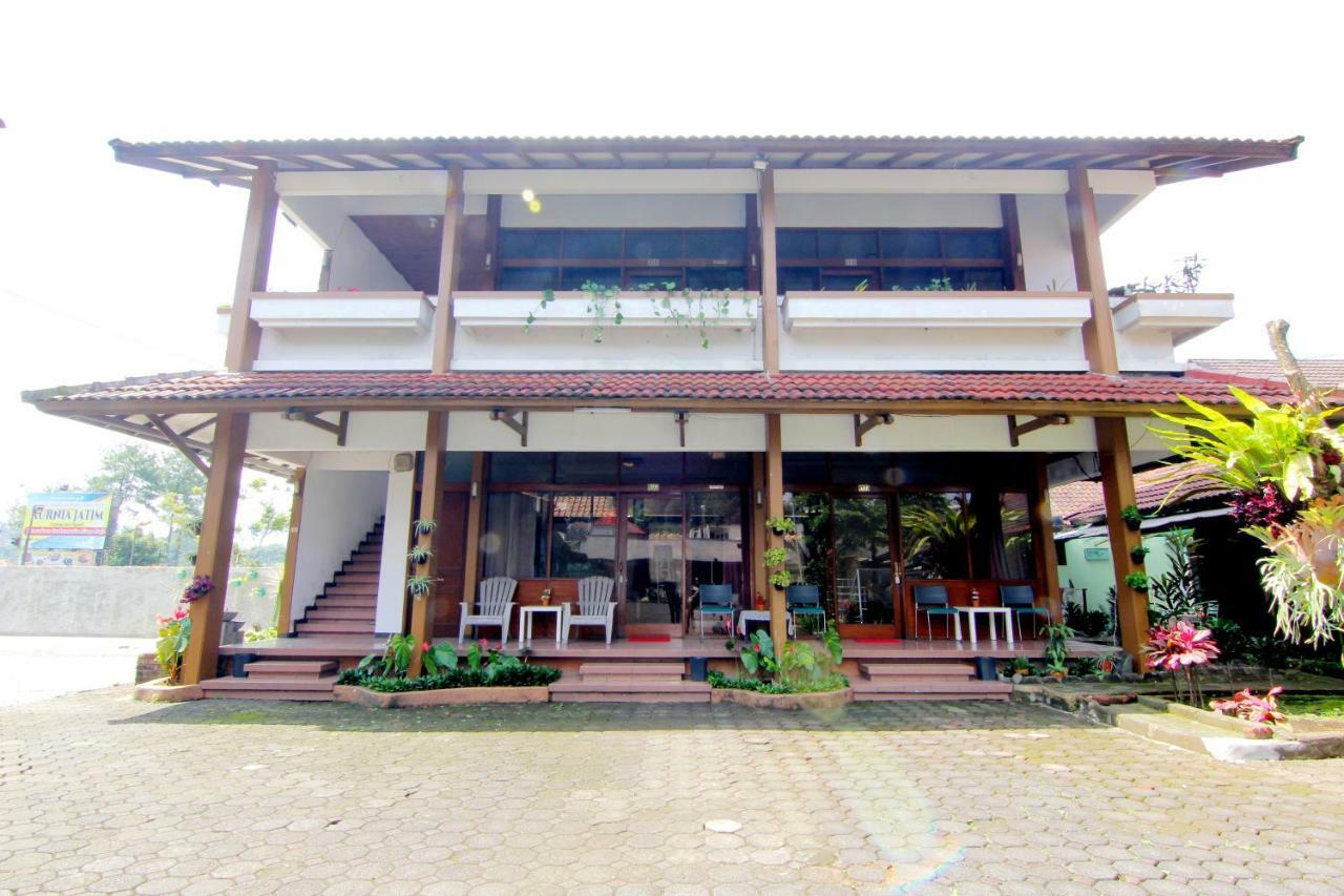Villa Enggal Lembang Exterior photo
