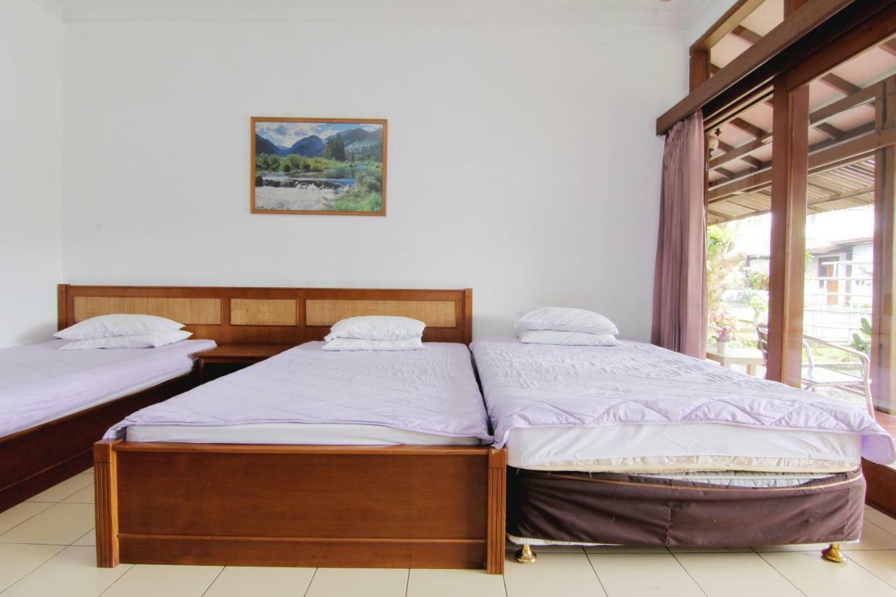 Villa Enggal Lembang Exterior photo