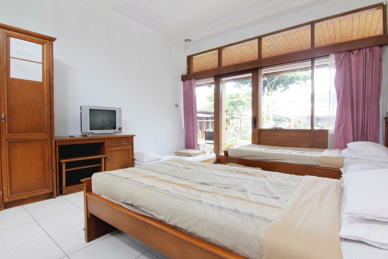 Villa Enggal Lembang Exterior photo