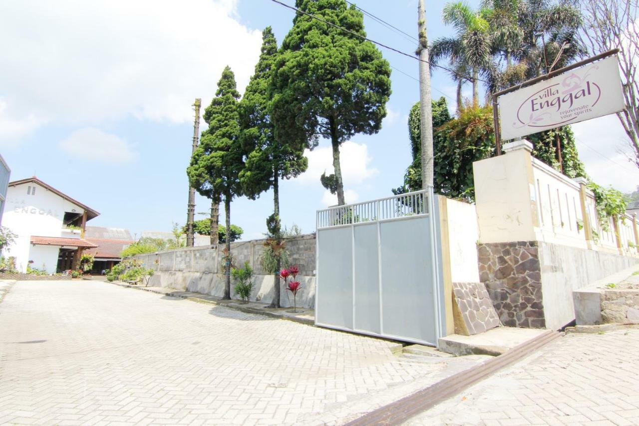 Villa Enggal Lembang Exterior photo